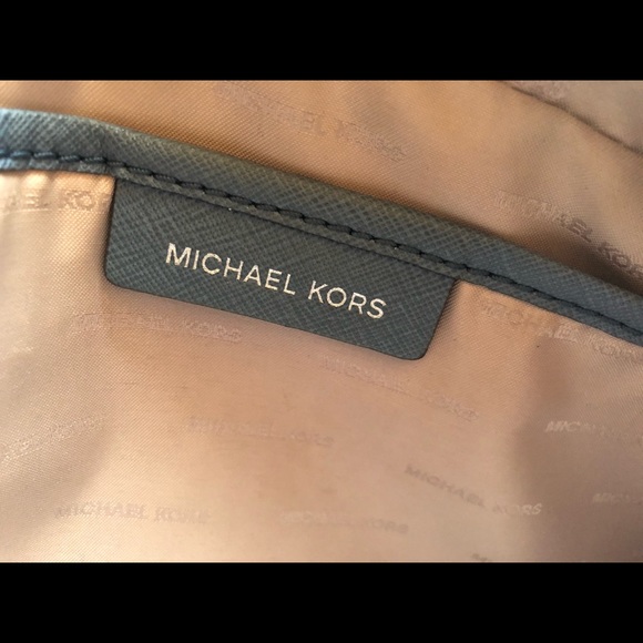 ❌SOLD❌Michael Kors Crossbody - Picture 4 of 5